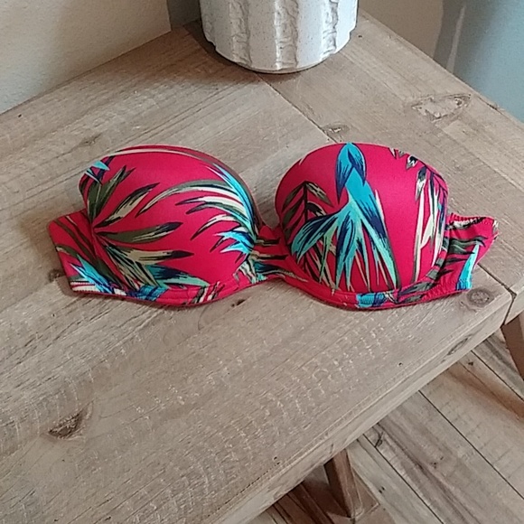 Victoria's Secret Pink Red Strapless Push-up Bra. Size 32D - Picture 5 of 17